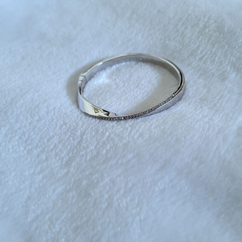 Kate Spade♠️ Silver🤍 "Do the Twist"🔀 Bangle Bracelet - NWT - Picture 10 of 15